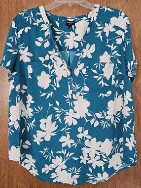 Torrid Size 1 Blue Green And White Floral Harper Pullover Blouse